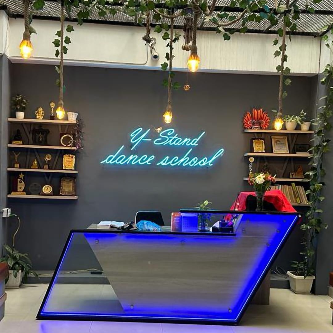 Y-Stand Dance School